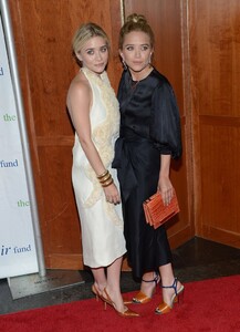 Mary-Kate-Ashley-Olsen-May-2012.jpg