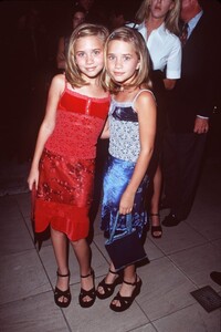 Mary-Kate-Ashley-Olsen-September-1998.jpg