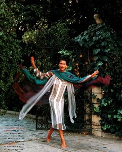 Maser_Vogue_Italia_February_1991_06.thumb.png.abeeffae2287c3abaaa474ba4025ea74.png
