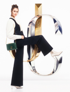 Meisel_Jimmy_Choo_Fall_Winter_19_20_02.thumb.png.e46d2fd56ed72db045cb7647f91b441d.png