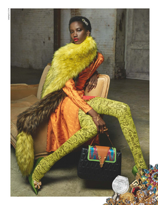 Meisel_Versace_Fall_Winter_19_20_03.thumb.png.da8a4db77ebab47f7094c5735f15f21b.png