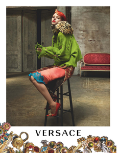 Meisel_Versace_Fall_Winter_19_20_04.thumb.png.9b18efc79d2a3efa5c0056abf8f3be43.png