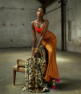 Meisel_Versace_Fall_Winter_19_20_05.thumb.png.4db0841d36f35a57f8250a56dd957a9b.png