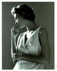 Meisel_Vogue_Italia_March_1991_03.thumb.png.ae335f9cfe23e1f3b4ef9f2a669c2746.png