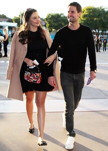 Miranda-Kerr-and-Evan-Spiegel-arrive-for-the-Sixth-2020-Democratic-Party-Presidential-Debate.thumb.jpg.a0cd54dcbc787345e520d3399fab7b7d.jpg