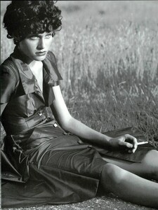 Moderno_Chic_Meisel_Vogue_Italia_Spetmeber_1995_04.thumb.jpg.963640f48c7fd1de23401a1955573b46.jpg