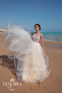 Nika3.900x900w.jpg