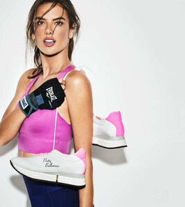 Pretty_Ballerinas_Alessandra_Ambrosio_Bernie_sneaker_orange_and_pink.thumb.jpg.dfac414080ff20f30c6e17367385a88d.jpg