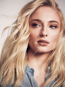 Sophie-Turner-by-John-Russo-2019-for-20th-Century-Fox-Portraits-09.jpg