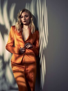 Sophie-Turner-by-John-Russo-2019-for-20th-Century-Fox-Portraits-11.jpg