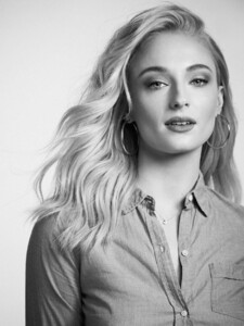 Sophie-Turner-by-John-Russo-2019-for-20th-Century-Fox-Portraits-19.jpg