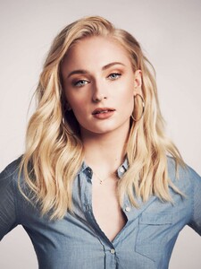 Sophie-Turner-by-John-Russo-2019-for-20th-Century-Fox-Portraits-29.jpg