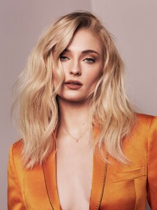 Sophie-Turner-by-John-Russo-2019-for-20th-Century-Fox-Portraits-32.jpg