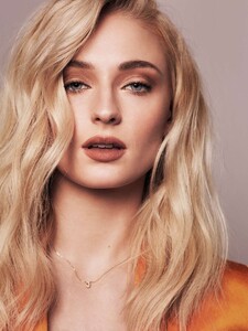 Sophie-Turner-by-John-Russo-2019-for-20th-Century-Fox-Portraits-35.jpg