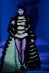 THIERRY-MUGLER-SPRING-1997-RTW-062.jpg