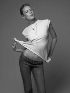 Vogue-Emily-Sandberg-Sarah-Jessica-Parker-Coco-Perez.thumb.jpg.2b8843bb618fe613d911551dd787f387.jpg