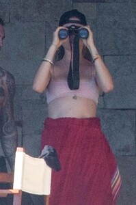 adam-levine-i-behati-prinsloo-2119472c2d9b611e9370c43481362842_gallery_single_view.jpg