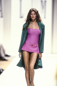 balmain-ss-2000-16.thumb.jpg.68c12cea6868be400587ad296e219bd9.jpg