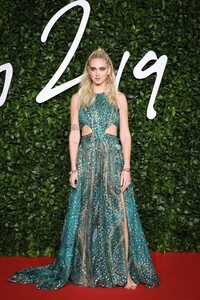 chiara-ferragni-fashion-awards-2019-red-carpet-in-london-0.jpg