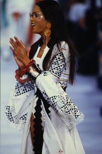 chloe-ss-1993.thumb.jpg.8358f017335380192349fbbb999c1b95.jpg