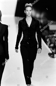 donna-karan-ready-to-wear-fall-1995-runway-new-york-shutterstock-editorial-10449599bb.jpg