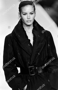 donna-karan-ready-to-wear-fall-1995-runway-new-york-shutterstock-editorial-10449599dq.jpg