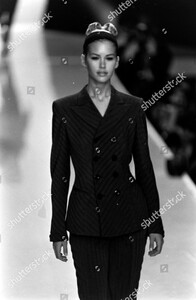 donna-karan-ready-to-wear-fall-1995-runway-new-york-shutterstock-editorial-10449599du.jpg