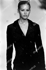 donna-karan-ready-to-wear-fall-1995-runway-new-york-shutterstock-editorial-10449599ez.jpg