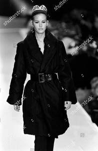donna-karan-ready-to-wear-fall-1995-runway-new-york-shutterstock-editorial-10449599fy.jpg