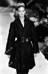 donna-karan-ready-to-wear-fall-1995-runway-new-york-shutterstock-editorial-10449599t.jpg