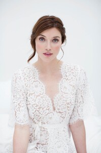 elizabeth_wedding_day_lace_robe_off_white.jpg