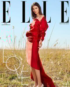 elle-denmark-2019-june-02-fullsize.thumb.jpg.d6d3a665f83a11cd51b2737e61dda5ba.jpg