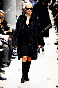 fendi-fall-1996-ready-to-wear-runway-show-shutterstock-editorial-10432079co.jpg