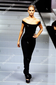 ferre-show-fall-winter-96-97-shutterstock-editorial-10431018dr.jpg