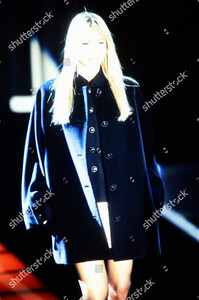 gianni-versace-fall-1995-ready-to-wear-runway-show-shutterstock-editorial-10434054bw.jpg