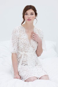 girlandaseriousdream_elizabeth_getting_ready_lace_robe_white.jpg