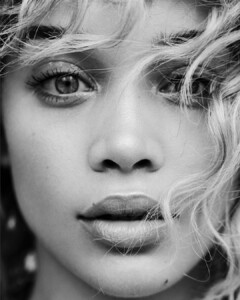 goldenbarbie_77429673_510219476503541_1602995694731727652_n.jpg