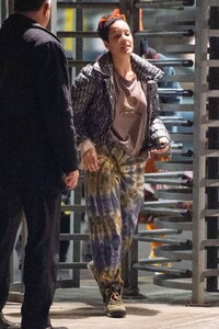 halsey-and-evan-peters-jfk-airport-in-nyc-12-21-2019-3.jpg