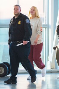 iggy-azalea-arriving-at-jfk-airport-in-nyc-12-25-2019-2.jpg