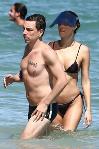 isabeli-fontana-rocks-a-black-bikini-while-enjoying-the-beach-with-husband-di-ferrero-in-south-beach-florida-221019_1.jpg