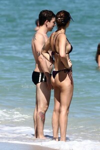 isabeli-fontana-rocks-a-black-bikini-while-enjoying-the-beach-with-husband-di-ferrero-in-south-beach-florida-221019_2.jpg