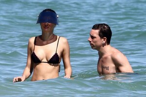 isabeli-fontana-rocks-a-black-bikini-while-enjoying-the-beach-with-husband-di-ferrero-in-south-beach-florida-221019_5.jpg