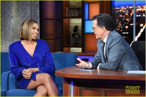 jennifer-hudson-confidently-explains-the-plot-of-cats-to-stephen-colbert-02.thumb.jpg.88d315390597fc7411c96f52ac1cd14a.jpg