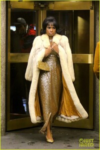 jennifer-hudson-dazzles-in-gold-dress-filming-aretha-franklin-respect-01.jpg