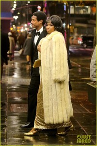 jennifer-hudson-dazzles-in-gold-dress-filming-aretha-franklin-respect-05.jpg