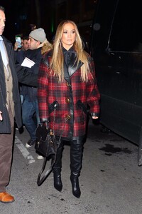 jennifer-lopez-arriving-to-appear-on-snl-cast-dinner-in-new-york-12-03-2019-4.jpg