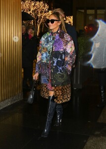 jennifer-lopez-arriving-to-appear-on-the-tonight-show-starring-jimmy-fallon-12-02-2019-9.jpg