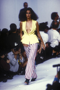 john-galliano-ss-1991-4.thumb.jpg.4198a8be5fe3f76458367a5e909c9909.jpg