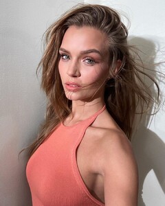 josephineskriver_75644817_789667451506151_3309211513402979039_n.jpg