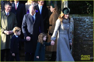 kate-middleton-christmas-outfit-choice-10.jpg